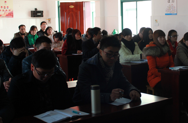 安邦集團(tuán)黨支部召開黨的群眾路線教育實(shí)踐活動動員大會(圖2) 安邦集團(tuán)黨支部召開黨的群眾路線教育實(shí)踐活動動員大會(圖2)