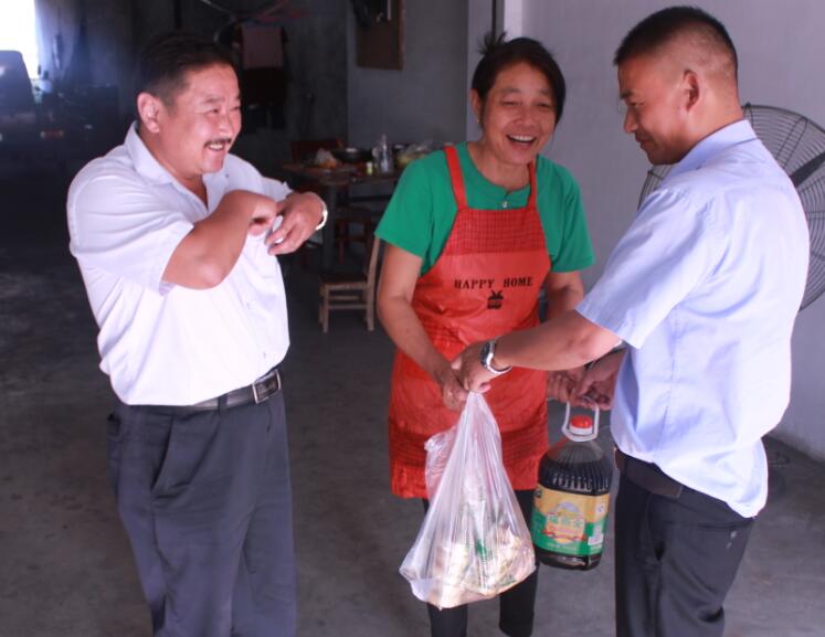 安邦電氣股份開展“迎中秋送月餅”活動 溫暖員工思鄉(xiāng)情(圖1) 安邦電氣股份開展“迎中秋送月餅”活動 溫暖員工思鄉(xiāng)情(圖1)