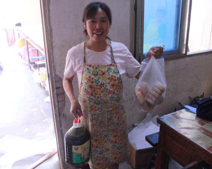 安邦電氣股份開展“迎中秋送月餅”活動 溫暖員工思鄉(xiāng)情(圖3) 安邦電氣股份開展“迎中秋送月餅”活動 溫暖員工思鄉(xiāng)情(圖3)