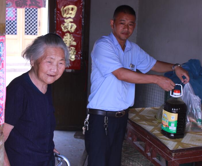 安邦電氣股份開展“迎中秋送月餅”活動 溫暖員工思鄉(xiāng)情(圖2) 安邦電氣股份開展“迎中秋送月餅”活動 溫暖員工思鄉(xiāng)情(圖2)